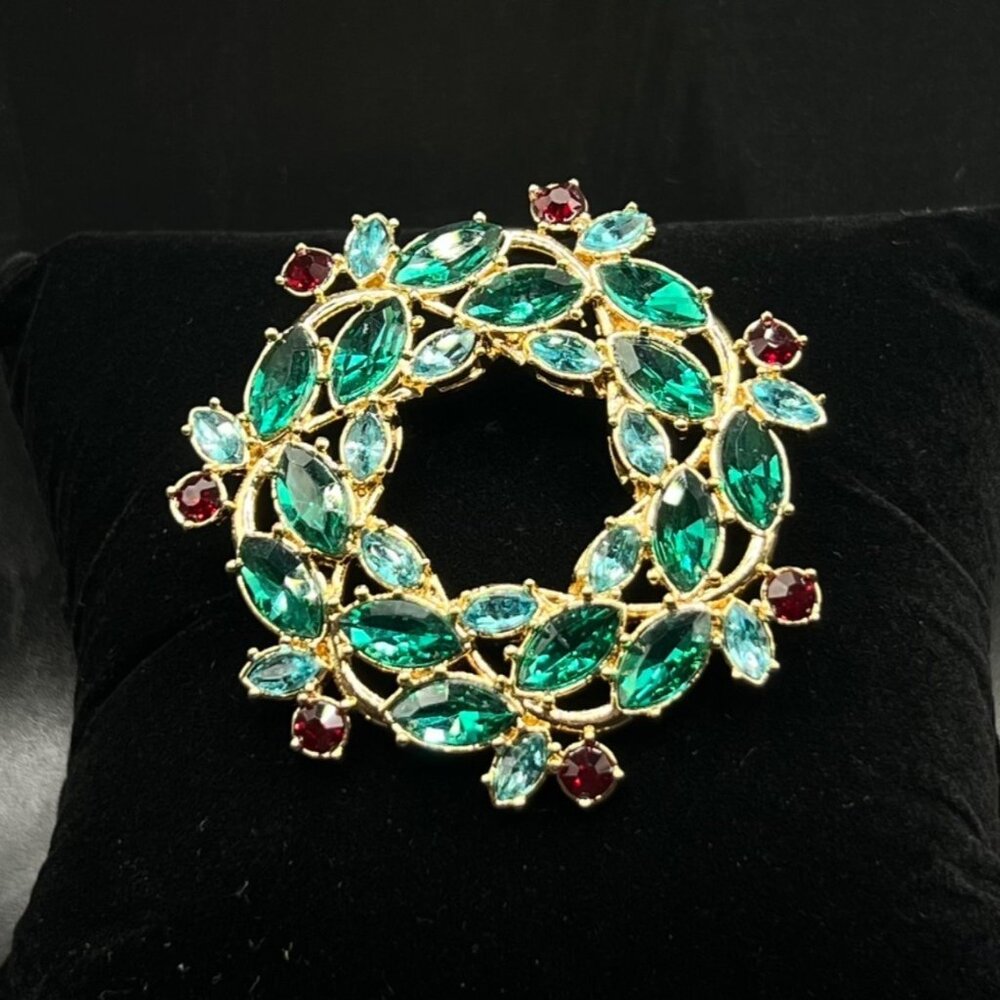 Brooch / Pin Round Open Wreath Green & Red Faux Gems Gold Tone 2.13" Diameter